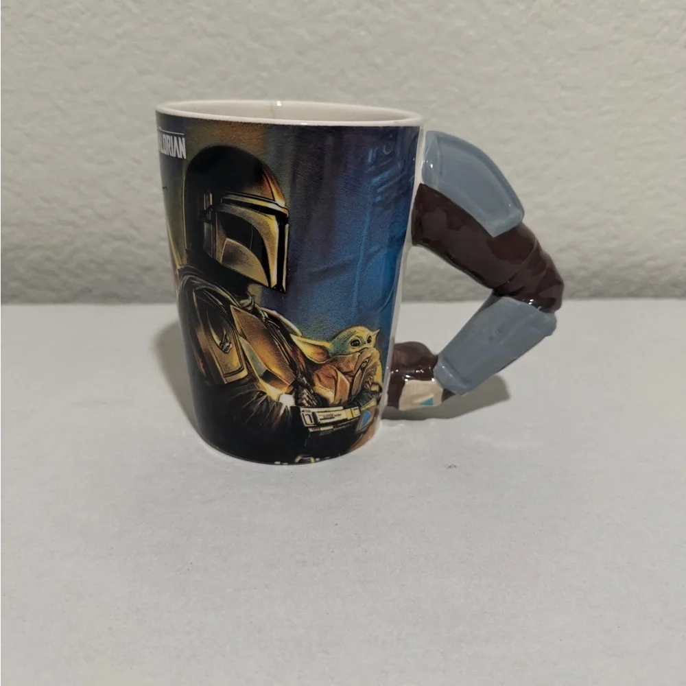 Star‎ Wars Mandalorian 3D Armor Arm Shoulder Handle Coffee Mug Galerie 14oz